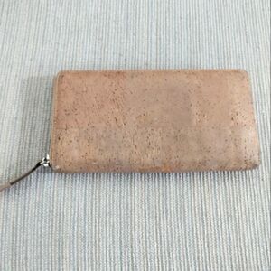 EUC QUEORK Natural Cork & Leather Zippered Card Holder/Wallet 4 x 9 in.
